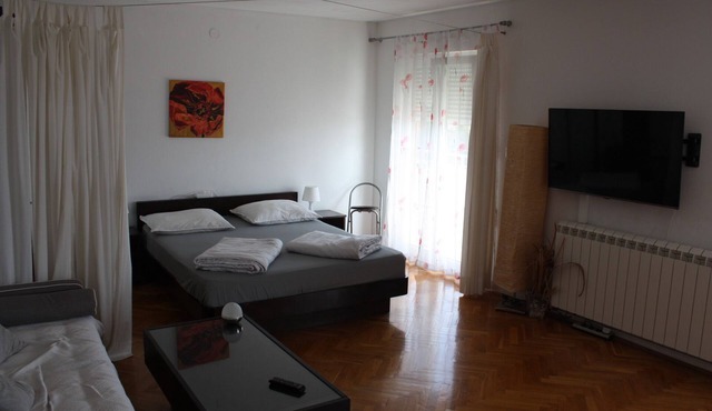 Second Floor apartment with approx. 40m ² air conditioning, balcony, panoramic sea view