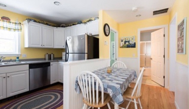 Second Floor Condo At Beach Dreams with great location!