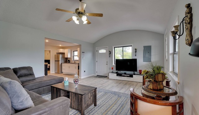 Second-Floor Harveys Lake Apartment with Deck!