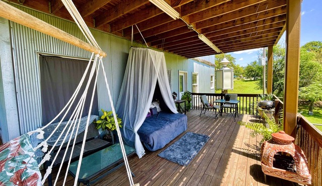 Second level glamping deck with stunning mountain view!