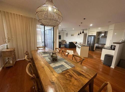 Second Level on Honeysuckle