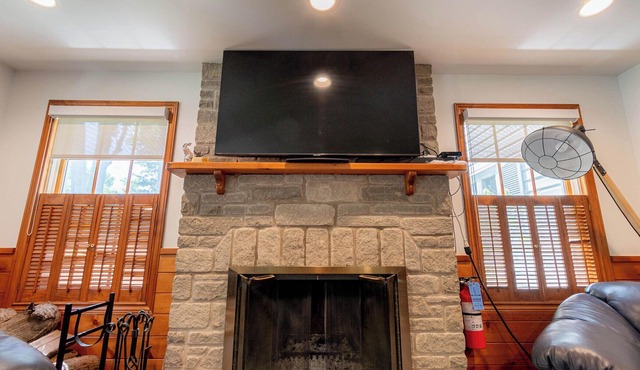 Second Wind - Visit our Charming House with Modern Comforts & Stunning Views