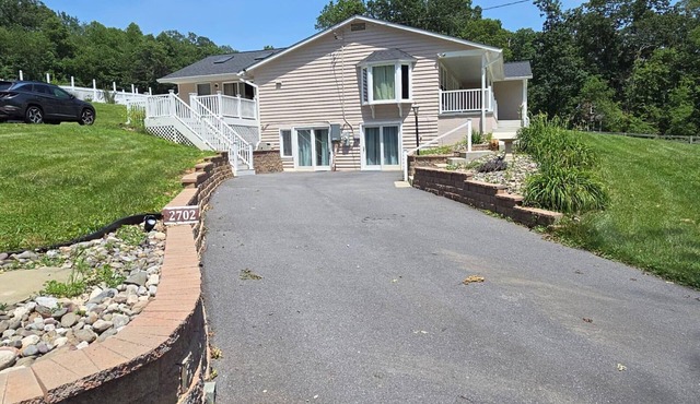 Secondary Suite In An Amazing Farmhouse with Swimming Pool and FirePit