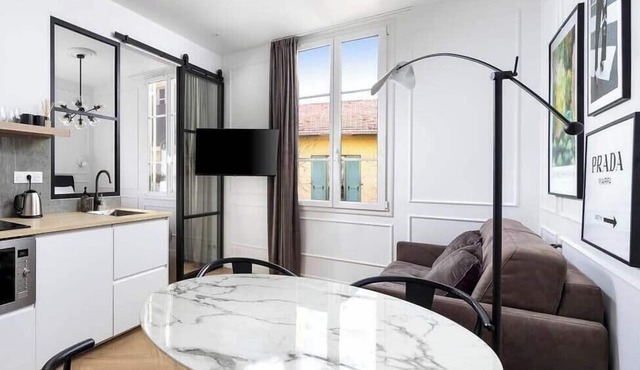 Secret Contemporary Courtyard