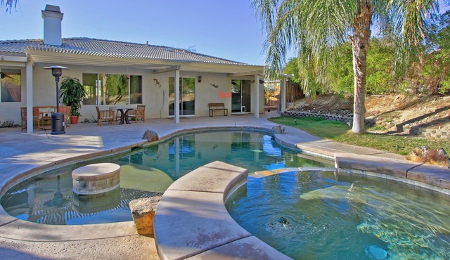 Secret Escape with Private Salt-Water Pool & Spa