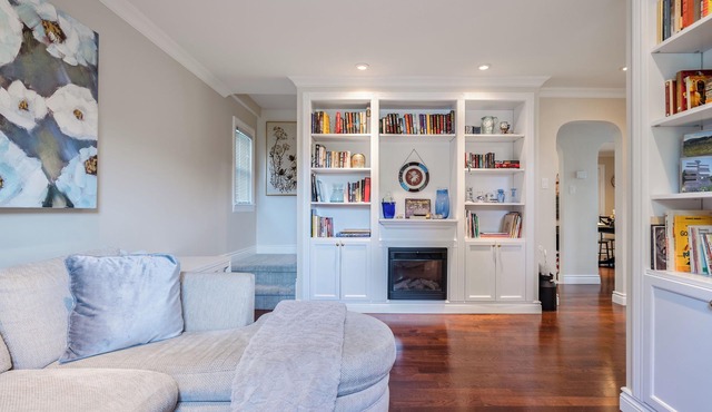 Secret Garden Cottage in Old Town Niagara-on-the-Lake