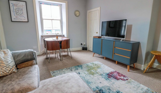 SECRET GARDEN @ 7, pet friendly, with a garden in Berwick-Upon-Tweed