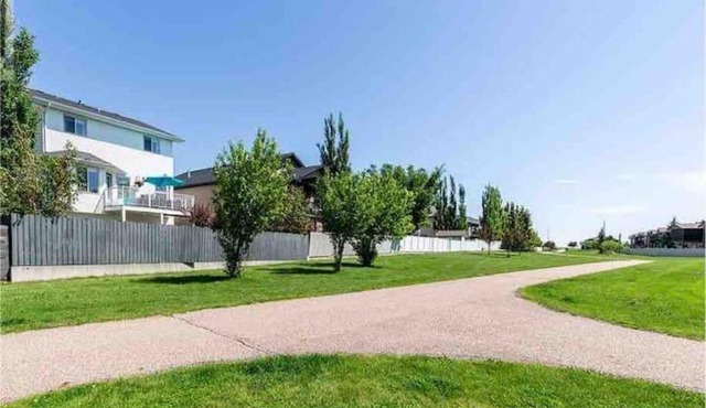 Secret Garden 1 bedroom suite with parking