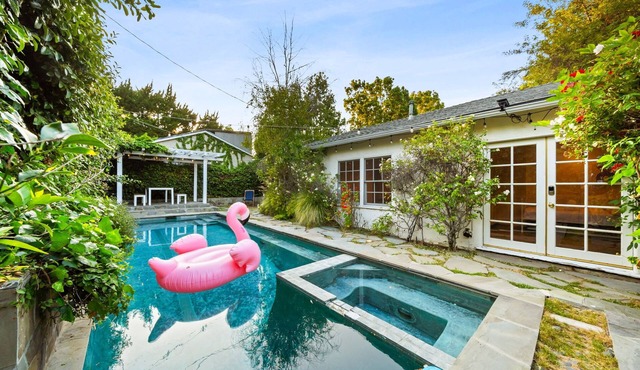Secret Garden Cottage in LA: Natural Stone Heated Pool/Spa, al fresco dining