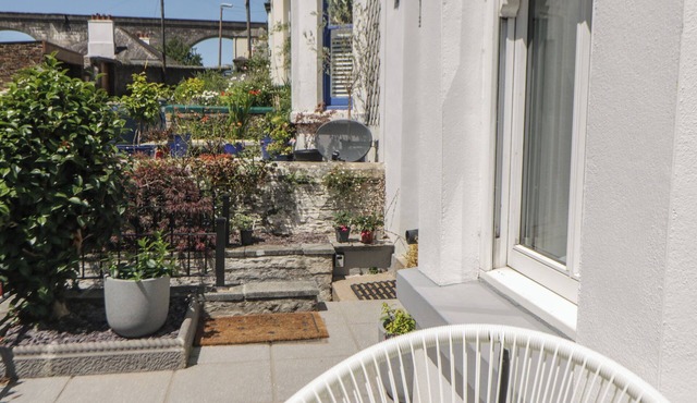 SECRET LOOKOUT, family friendly, with open fire in Tavistock