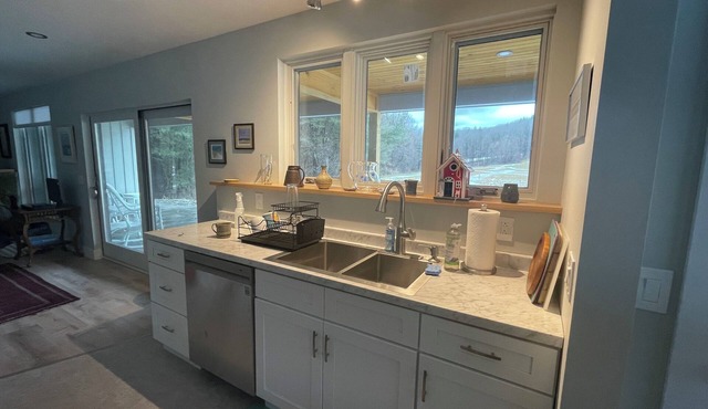 Secret, one-bedroom hideaway overlooking picturesque field in Williamstown