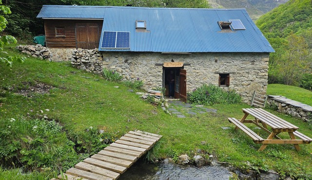 Secret Shepherd’s Hut: A Peaceful Haven in the Heart of Nature