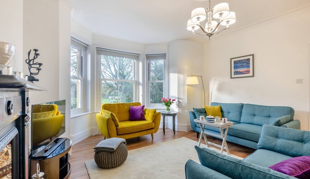 Secret Shores - Two Bedroom Apartment, Sleeps 4