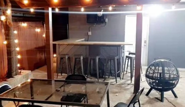 Secrets Backyard Bar. Hottub, Mins. from Stadiums