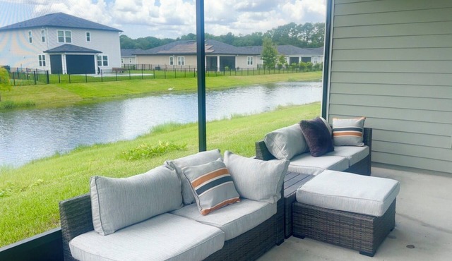 Secure and Charming 3-bedroom house with AC, WiFi near Jacksonville airport