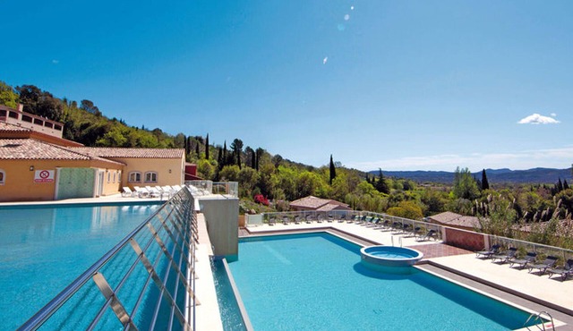 Secure Apartment in Callian: Pool, Near Lake, Golf & Vineyards, Pet-Friendly