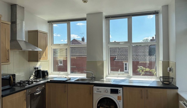 Secure Gated 2-Bedroom Apartment with Carpark, 10 Mins from Town Centre