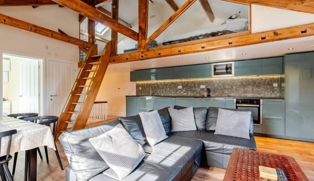Sedbergh Penthouse - KingBed - Tv - Wifi