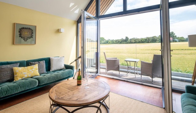 Sedge House, Eastbridge, near Leiston, RSPB Minsmere Nature Reserve, Dunwich - sleeps 6 - Aldeburgh