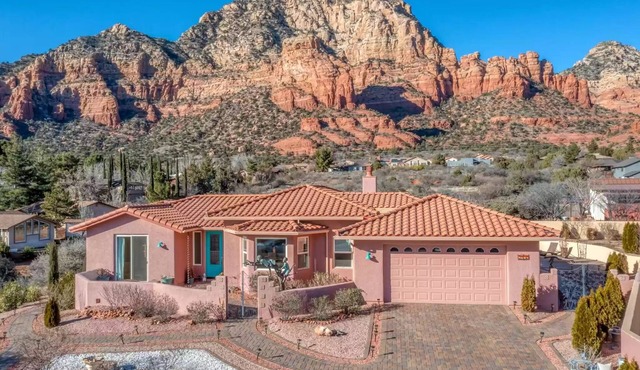 Sedona Bliss - Spacious West Sedona home with STUNNING Red Rock views.