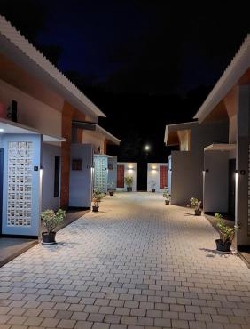 See Sea Hostel & Resto