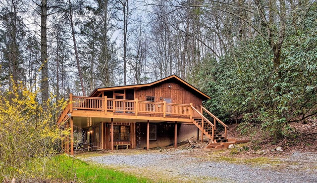Seed Lake Home on 14 Acres w/ Boat Dock + Kayaks!