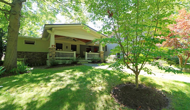 Seeds of Paradise: A year-round haven a mere stone's throw away from the iconic Thunder Bridge.