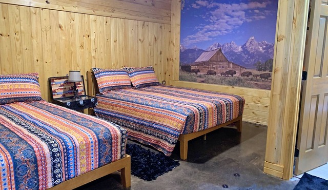 Seek & Snore Cabin near Wichita Mountains Cache ~ I Spy Wildlife Fun ~ sleeps 4