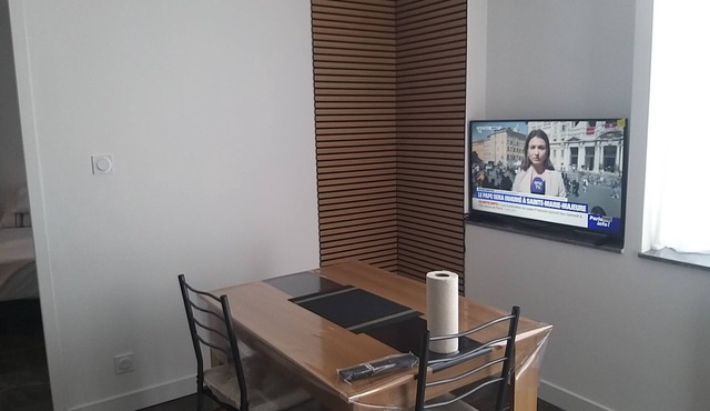 Seemingly private, modern and bright, elegant and central (lakes, hiking .)