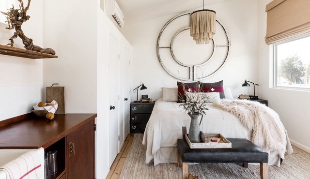 Seen in 250 Articles ★ Close to Town ★ Lux Bed & Linens ★ Private ★ The Pierce