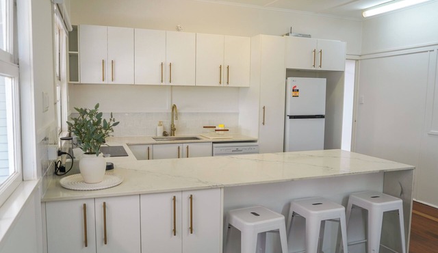 Seeside Cottage Central Bargara - Families & Pets Welcome