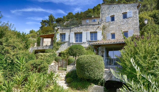 Séguret, cosy village house with exceptional view