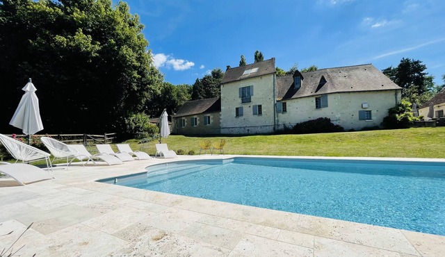 Seigneurie Les Aulnaies, exceptional building with swimming pool