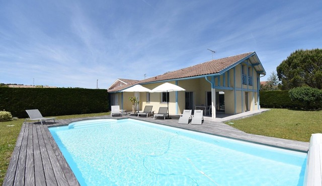 Seignosse "DESCLAUX" Magnificent contemporary villa with heated swimming pool for 8 people.