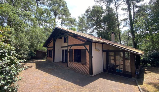 Seignosse Ocean, villa with Wi-Fi on approximately 800 m² of unfenced land in a peaceful.