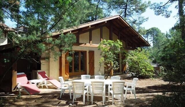 Seignosse “Villa Le Pley” Pleasant Landes villa for 9 people.