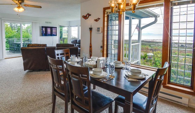 Seiku Vacation Rental w/Deck & Ocean Views