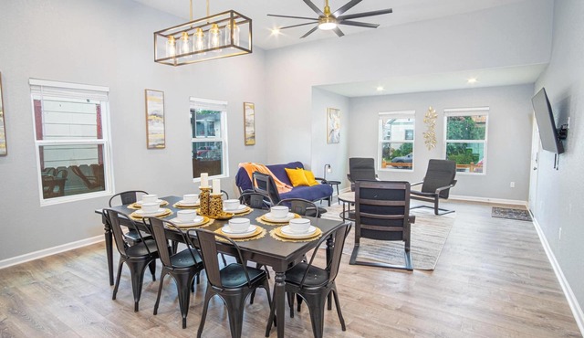 Seize the Moment! 4br/3ba Gem w/Downtown Views!