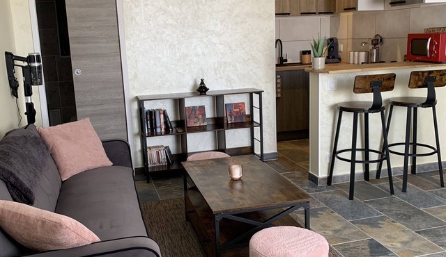 Self-contained apartment with garden and swimming pool