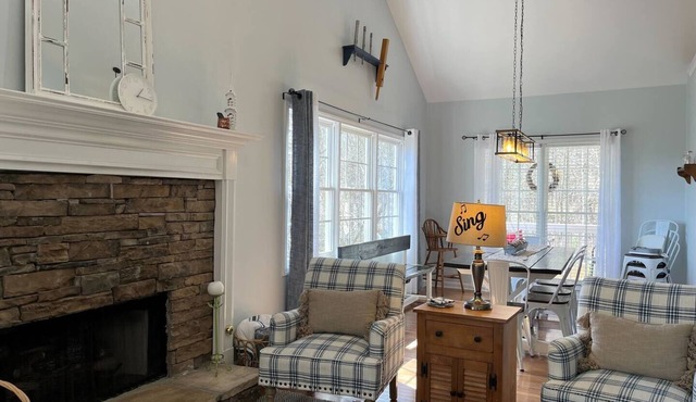 Selah - 12 min Dahlonega, Pool Table, Record Player, 5 Acres with Trails