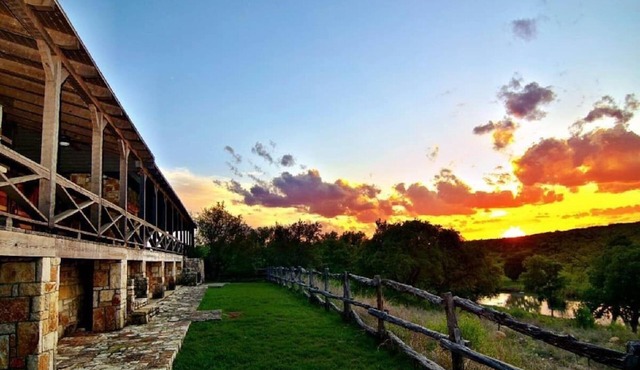 Selah Springs Ranch- Large Family Reunion/Retreat Ranch on the River- Sleeps 60