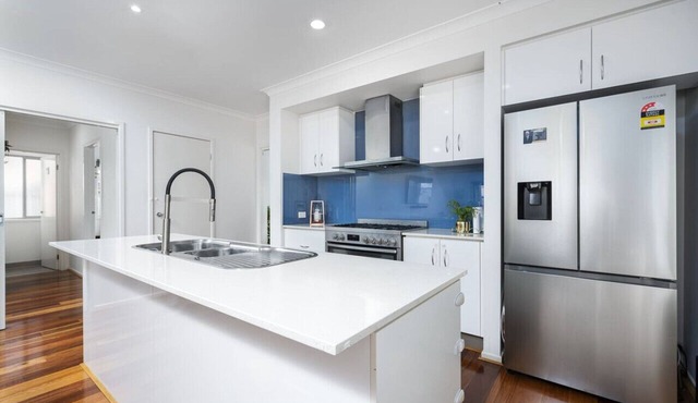 Selandra Rise - 4 bedroom Private Charm