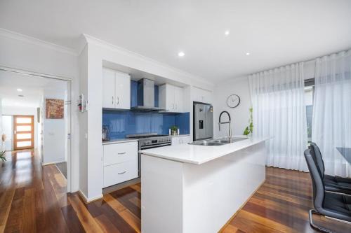 Selandra Rise - 4 bedroom Private Charm