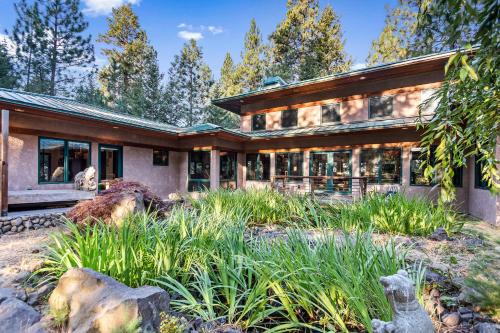 Selby Knoll Estate Main House and Guesthouse