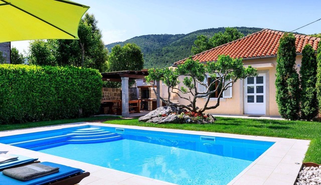 Sele - Two Bedroom Villa, Sleeps 4