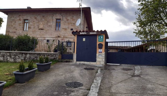 Self catering Lecea y Alianzas for 13 people
