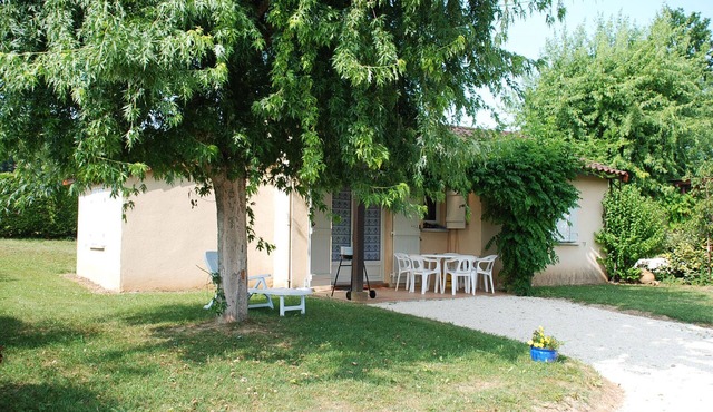 Self-catered house with 2 pools for adults and children