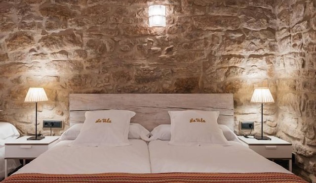Self catering La Vila D'Argençola for 8 people