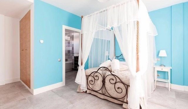 Self catering La Alvardana for 12 people