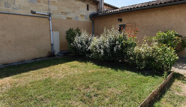 Self-catering cottage on the outskirts of SAINT EMILION